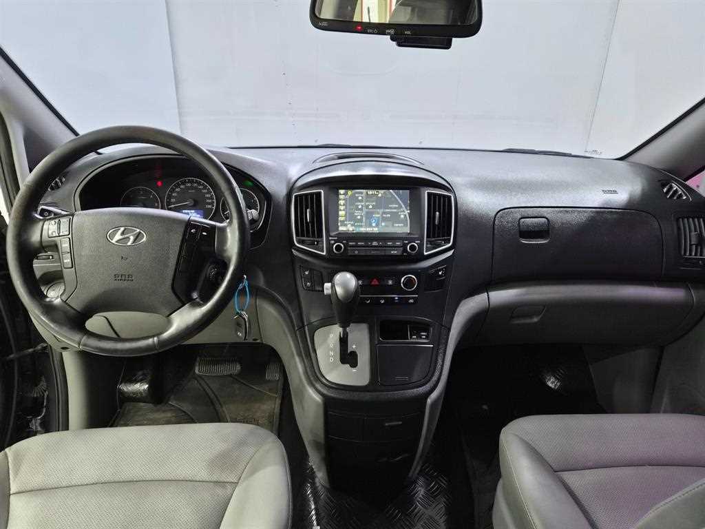 HYUNDAI Starex - Vista 8