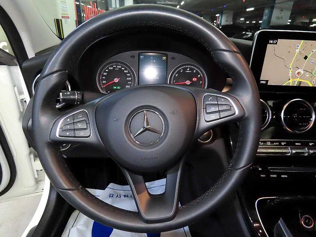 Mercedes Benz C Class - Vista 8