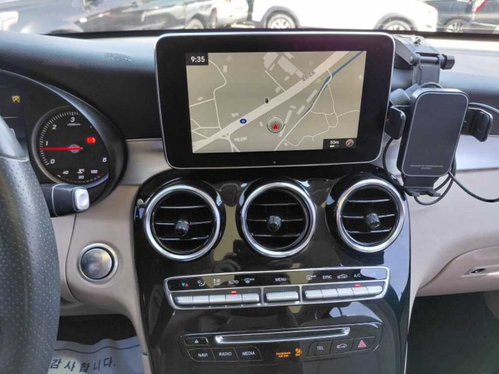 Mercedes Benz GLC Class - Vista 8