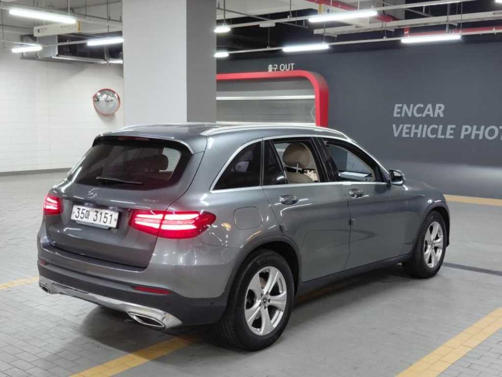 Mercedes Benz GLC Class - Vista 2