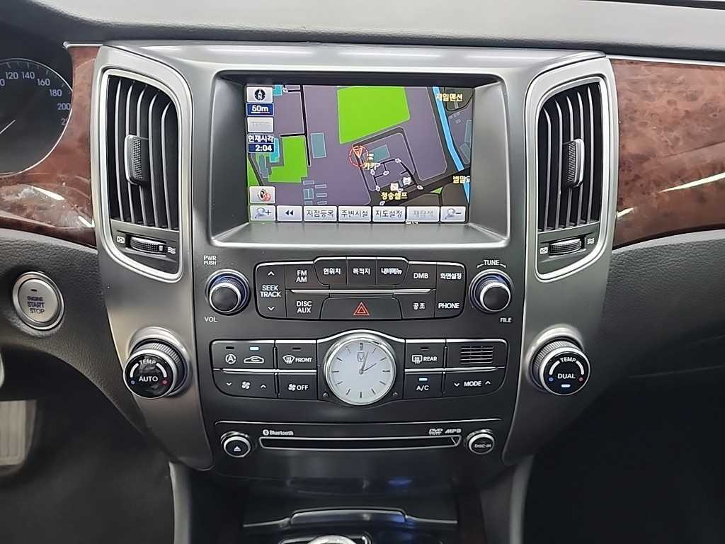 HYUNDAI Equus - Vista 10