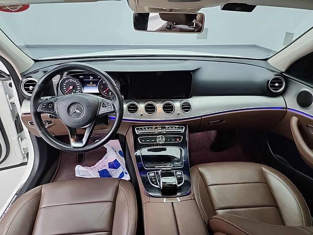 Mercedes Benz E class - Vista 8
