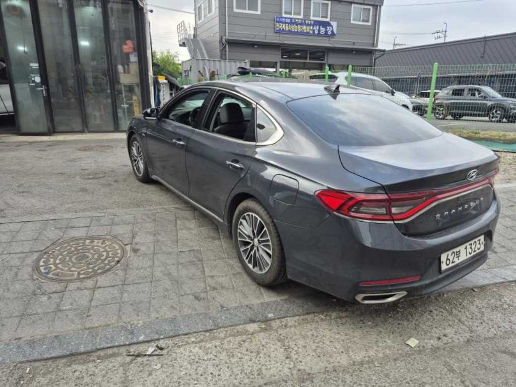 HYUNDAI Grandeur - Vista 4