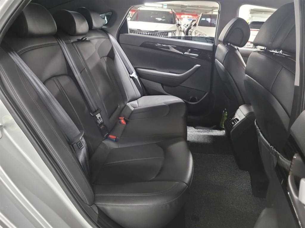 HYUNDAI Sonata - Vista 8