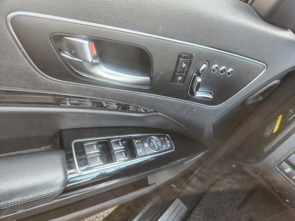 KIA K9 - Vista 5