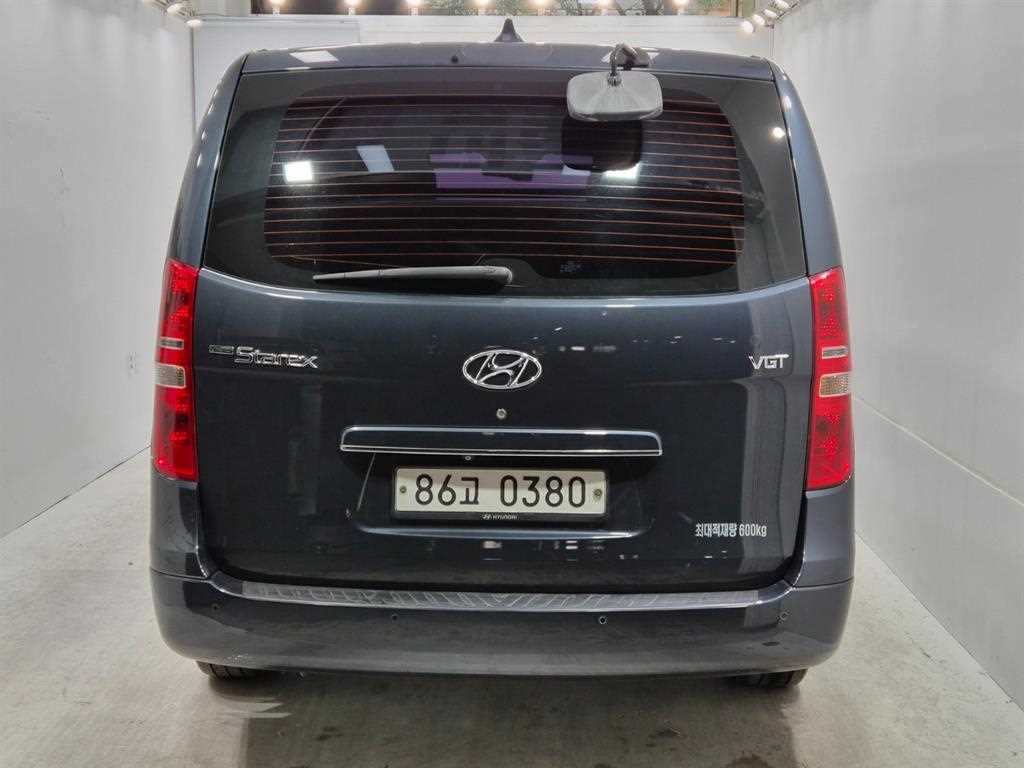 HYUNDAI Starex - Vista 3