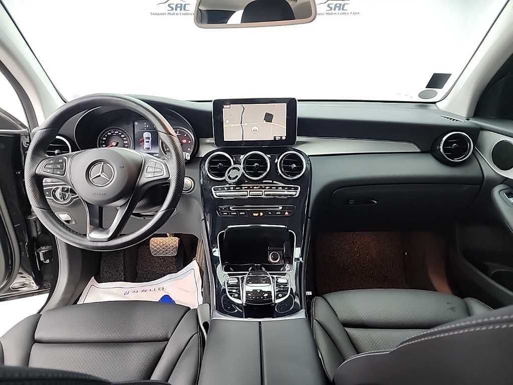 Mercedes Benz GLC Class - Vista 7