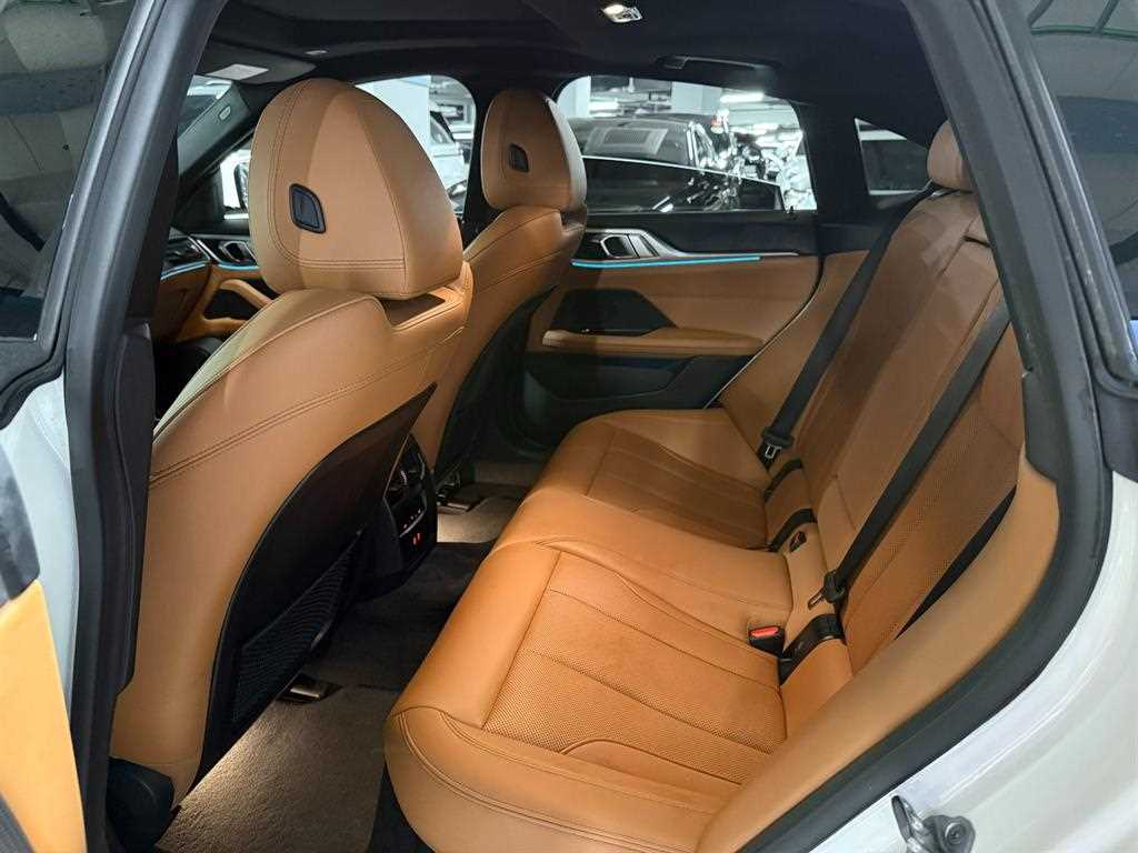 BMW i4 - Vista 10