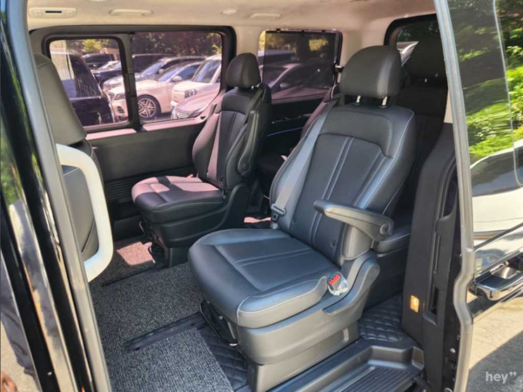 HYUNDAI Staria - Vista 8