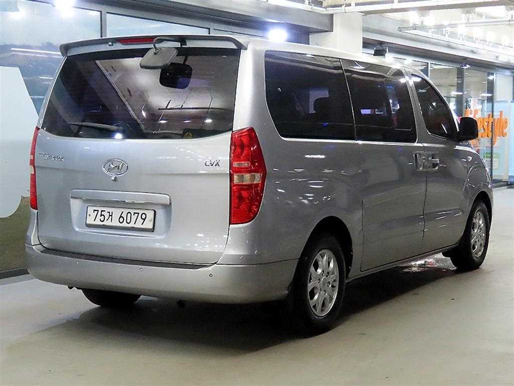 HYUNDAI Starex - Vista 4
