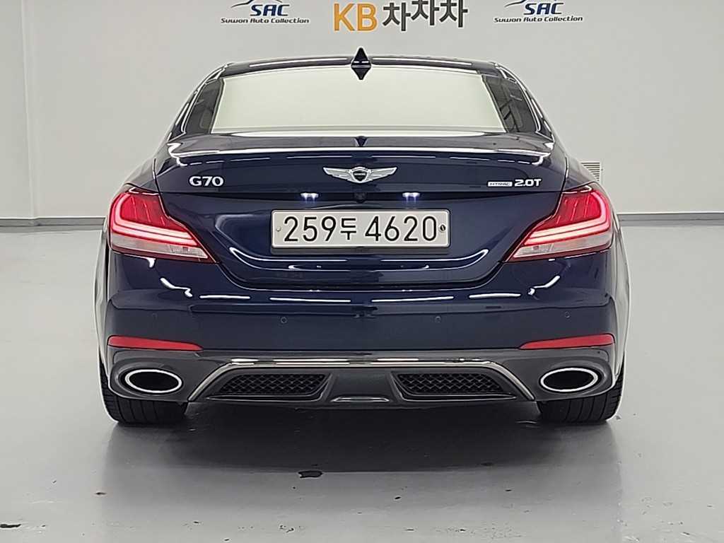 Genesis G70 - Vista 3