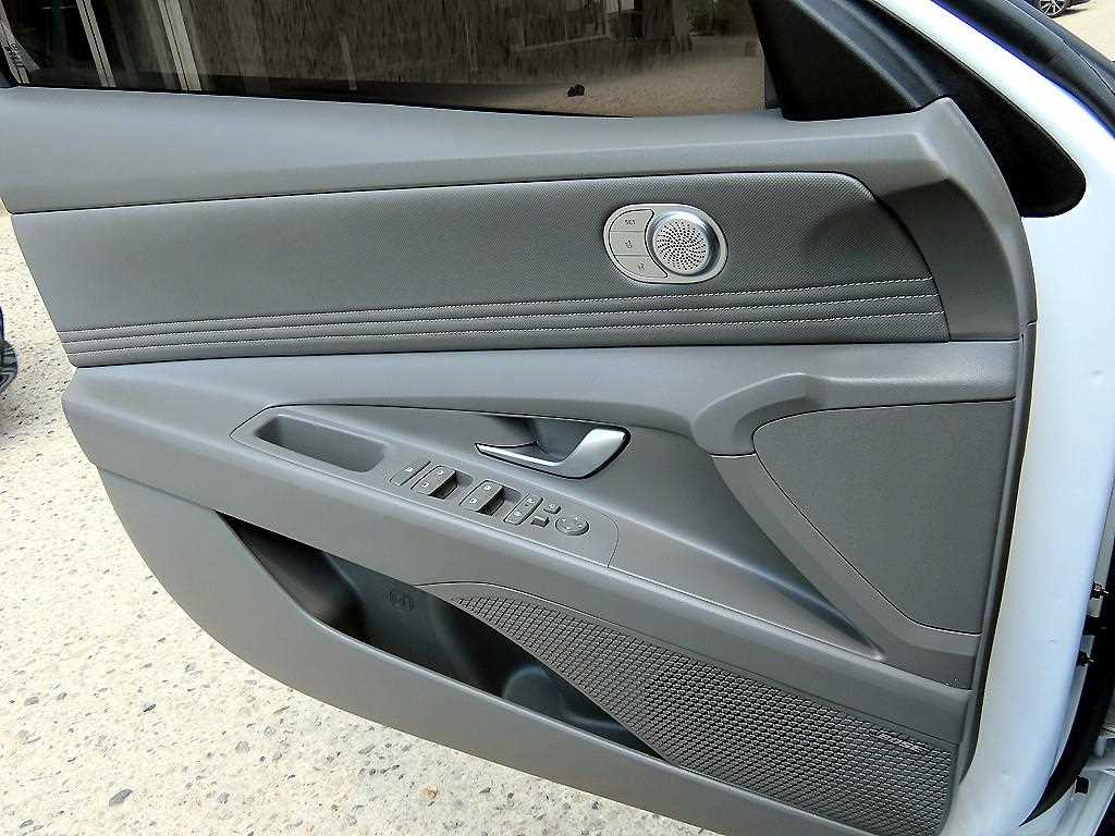 HYUNDAI Avante - Vista 11