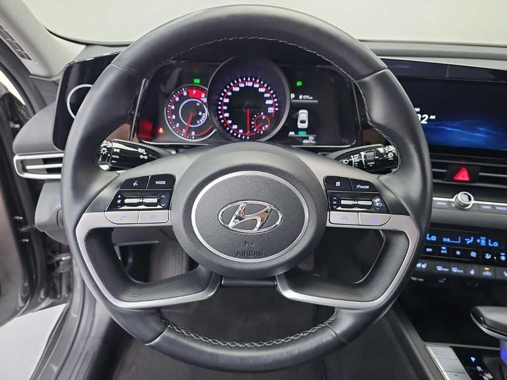 HYUNDAI Avante - Vista 9
