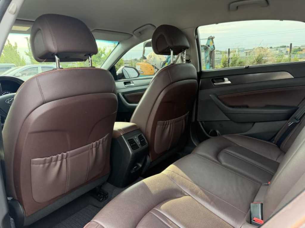 HYUNDAI Sonata - Vista 12