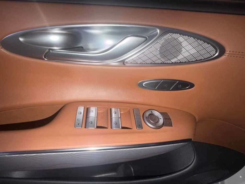 Genesis GV70 - Vista 12