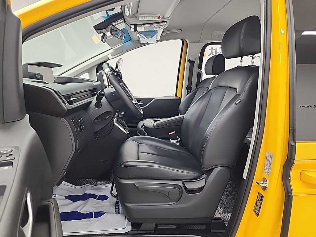 HYUNDAI Staria - Vista 11