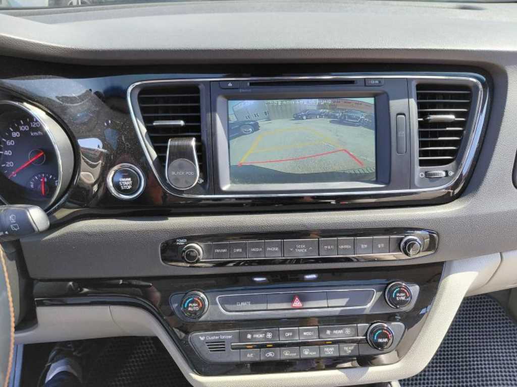 KIA Carnival - Vista 7