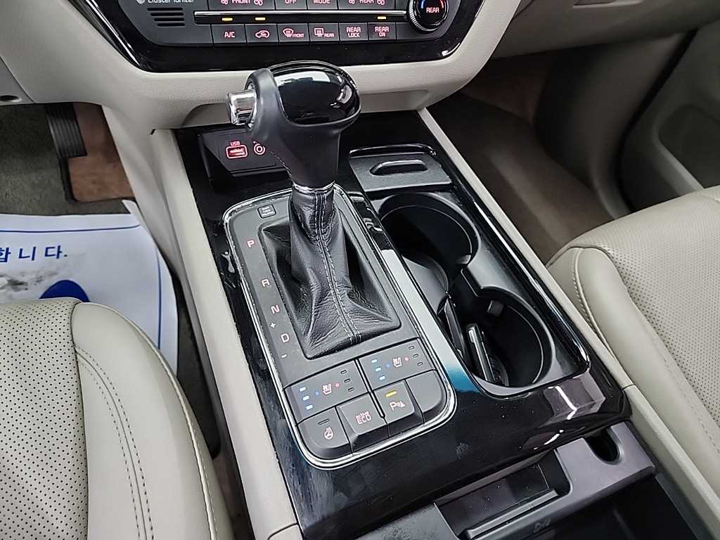 KIA Carnival - Vista 8