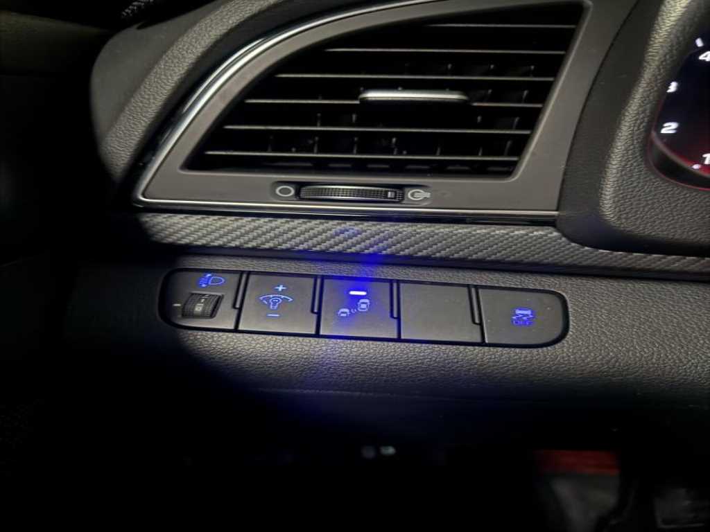 HYUNDAI Avante - Vista 9