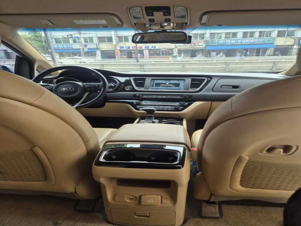 KIA Carnival - Vista 7