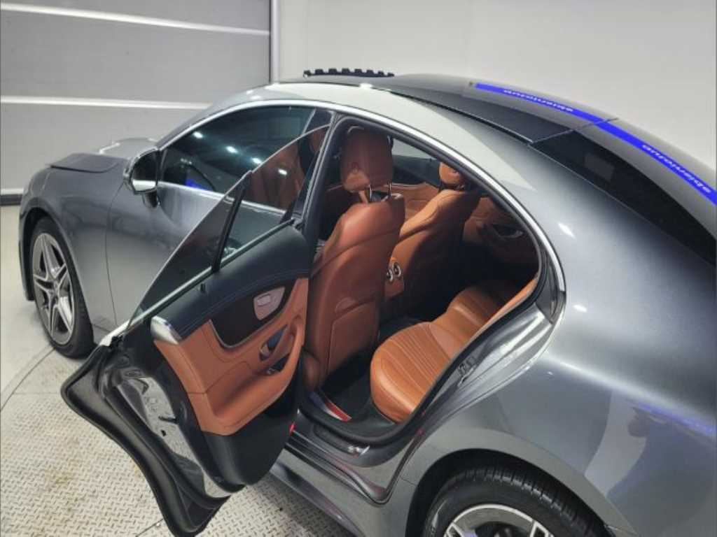 Mercedes Benz CLS Class - Vista 8