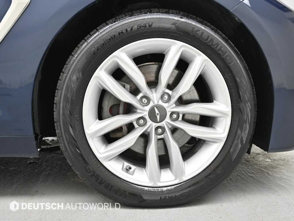 Genesis G70 - Vista 5