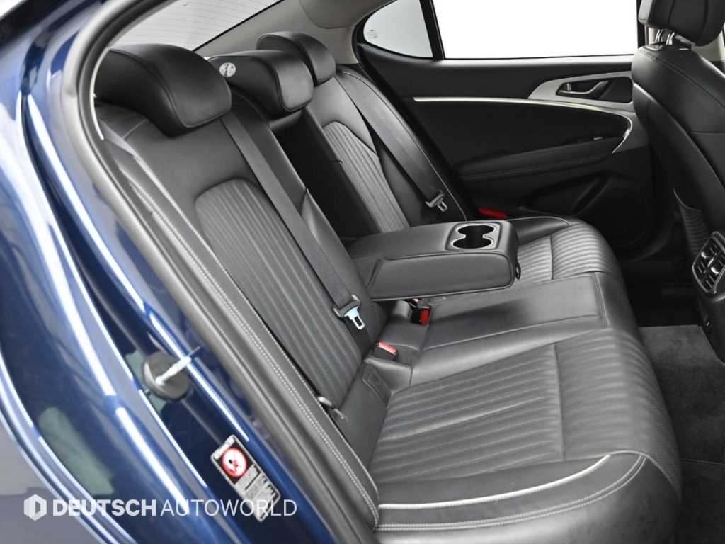 Genesis G70 - Vista 12