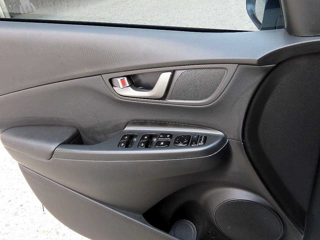 HYUNDAI Kona - Vista 12