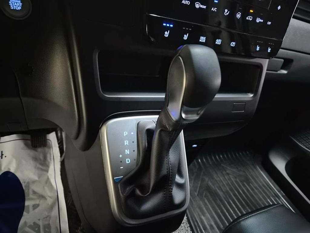 HYUNDAI Staria - Vista 11