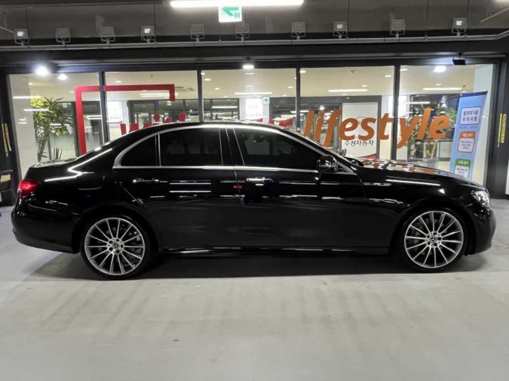 Mercedes Benz E class - Vista 3