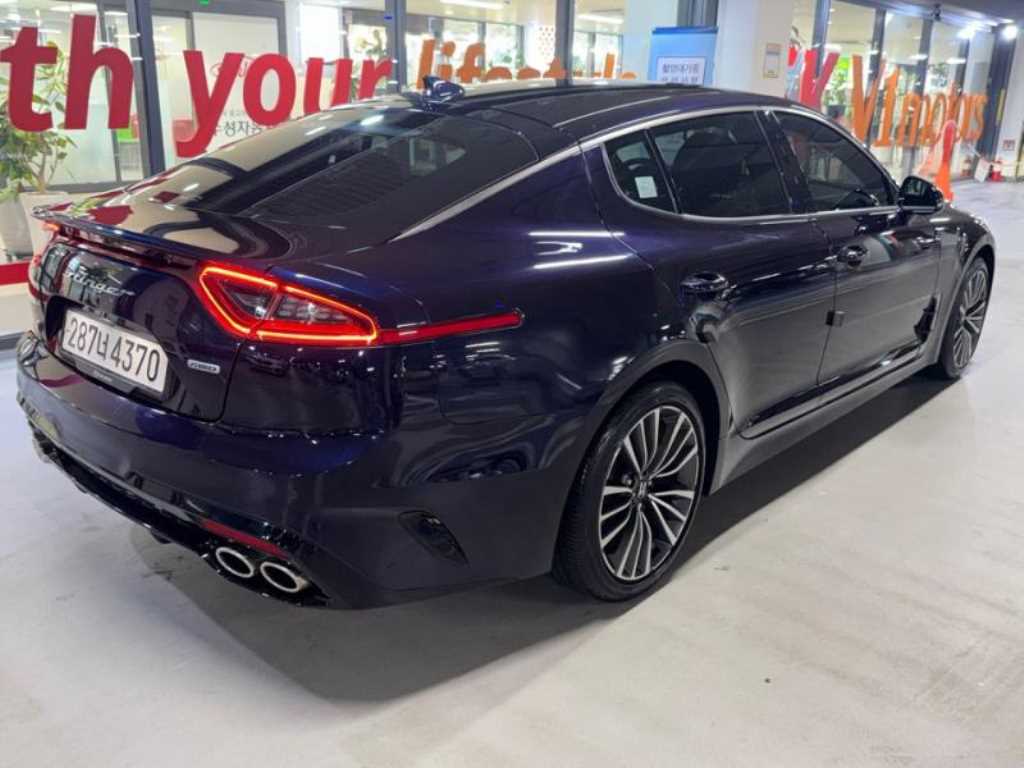 KIA Stinger - Vista 4