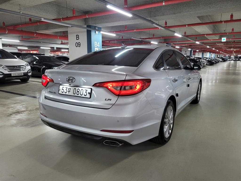 HYUNDAI Sonata - Vista 3