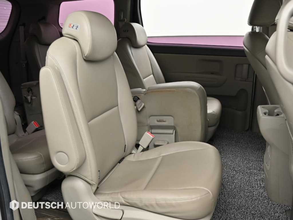 KIA Carnival - Vista 12