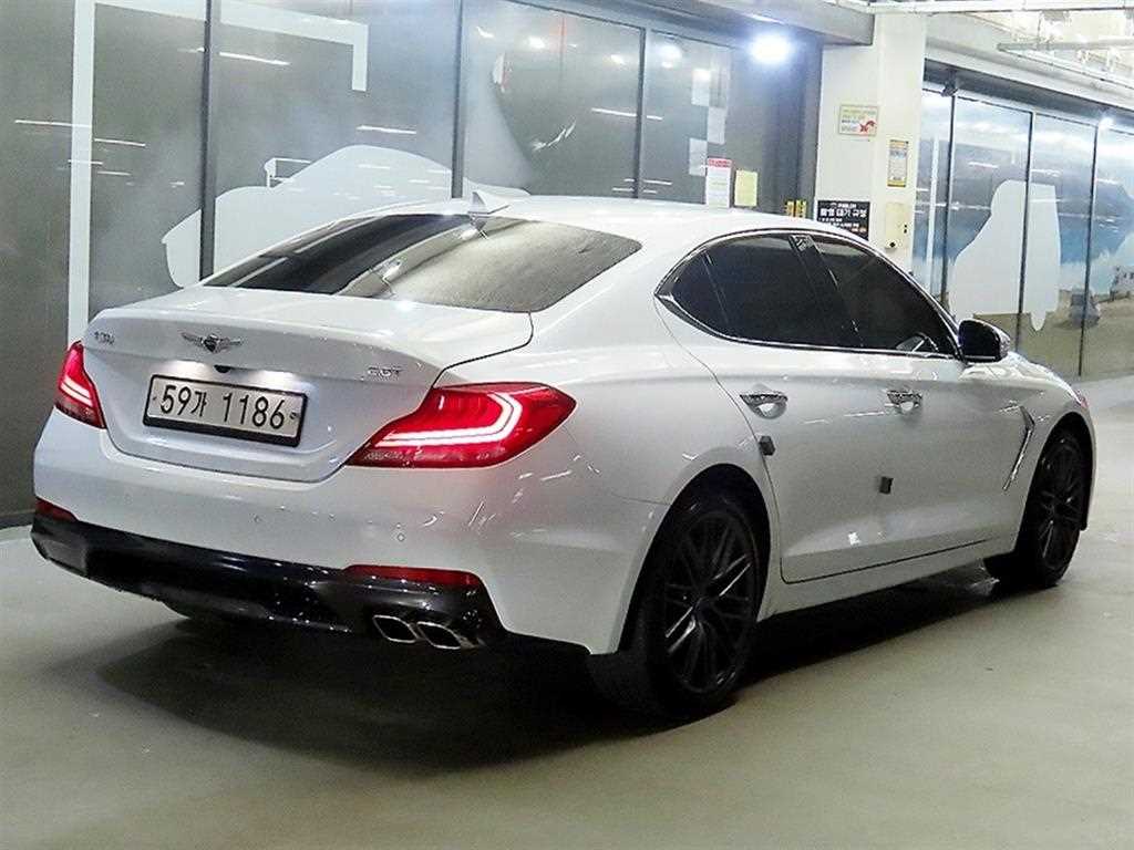 Genesis G70 - Vista 4