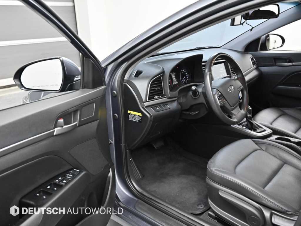 HYUNDAI Avante - Vista 11