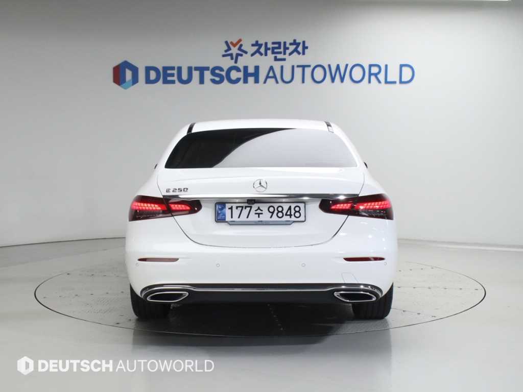 Mercedes Benz E class - Vista 4