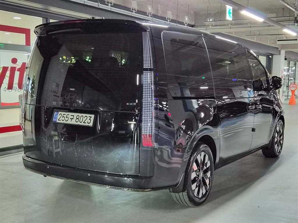 HYUNDAI Staria - Vista 4