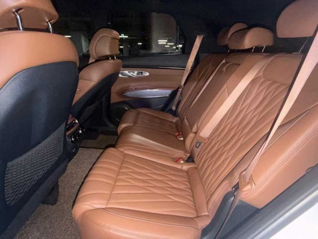 Genesis GV70 - Vista 7