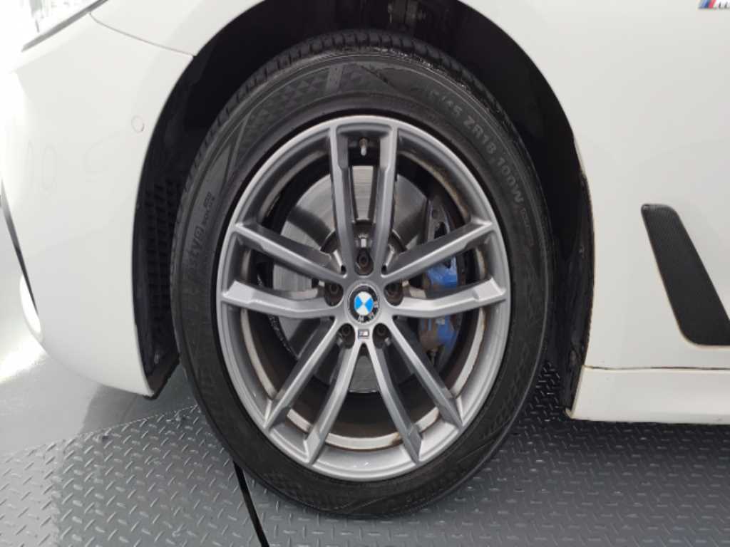 BMW 5 Series - Vista 5
