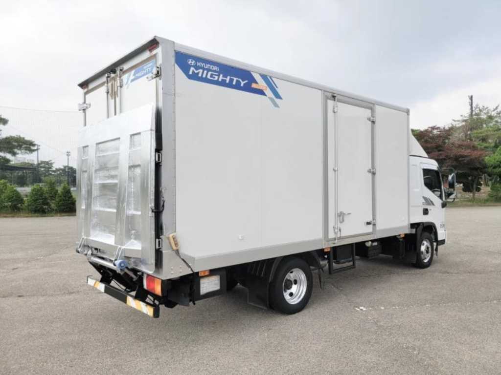 medium and large cargo truck - Vista 5