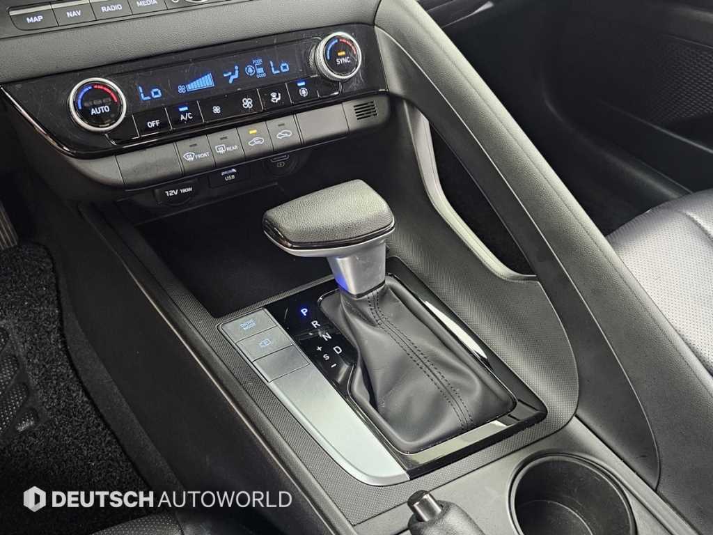 HYUNDAI Avante - Vista 9