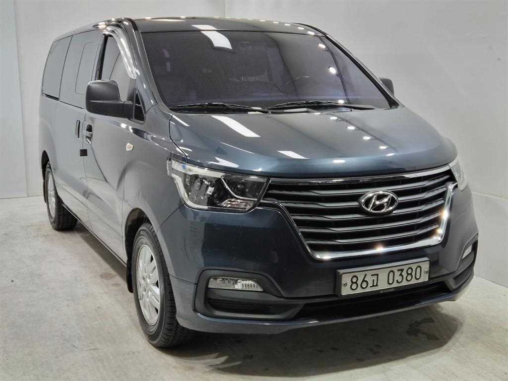 HYUNDAI Starex - Vista 2