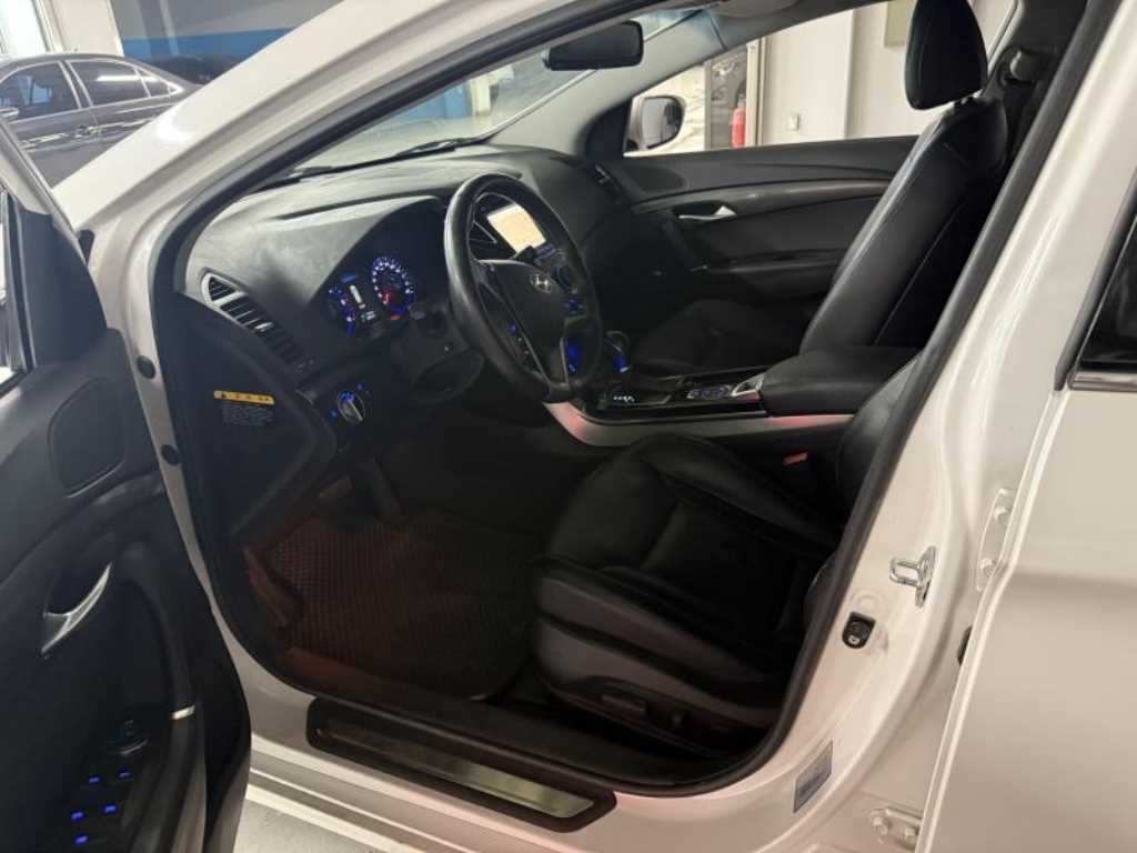 HYUNDAI i40 - Vista 6