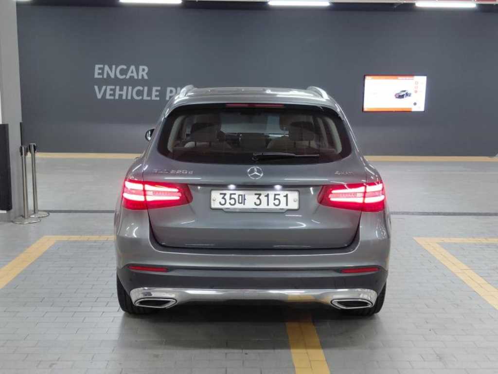 Mercedes Benz GLC Class - Vista 4