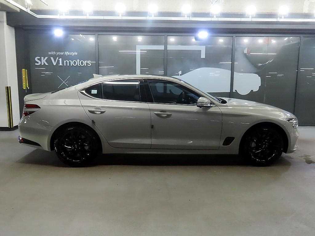 Genesis G70 - Vista 3