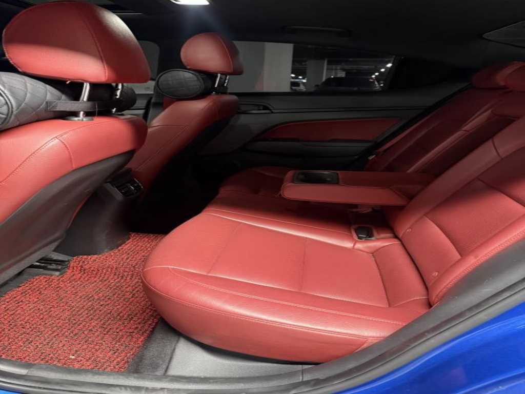 HYUNDAI Avante - Vista 6