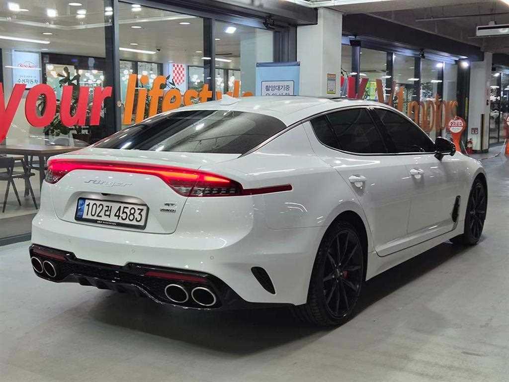 KIA Stinger - Vista 4