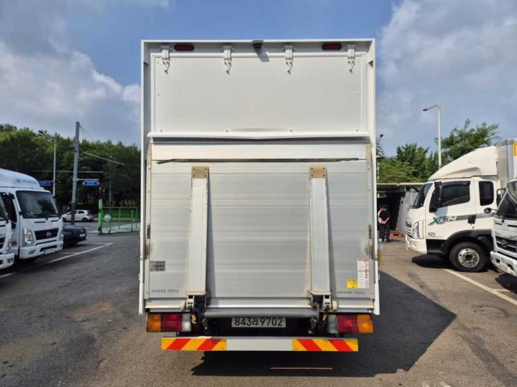 medium and large cargo truck - Vista 5
