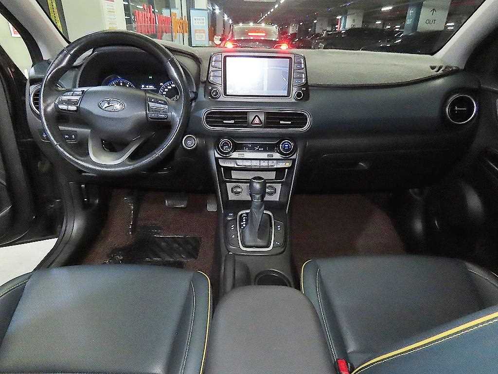 HYUNDAI Kona - Vista 10