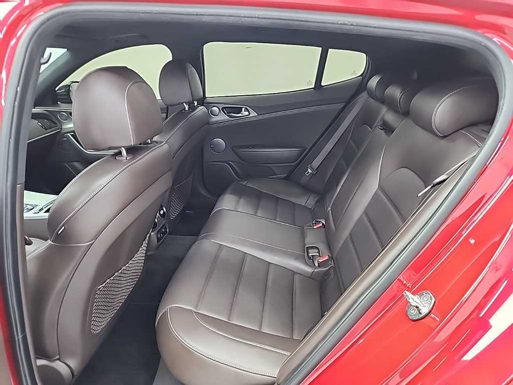KIA Stinger - Vista 12
